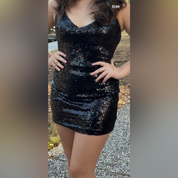 Elegant Black Sequin Dress - Picture 3 of 3